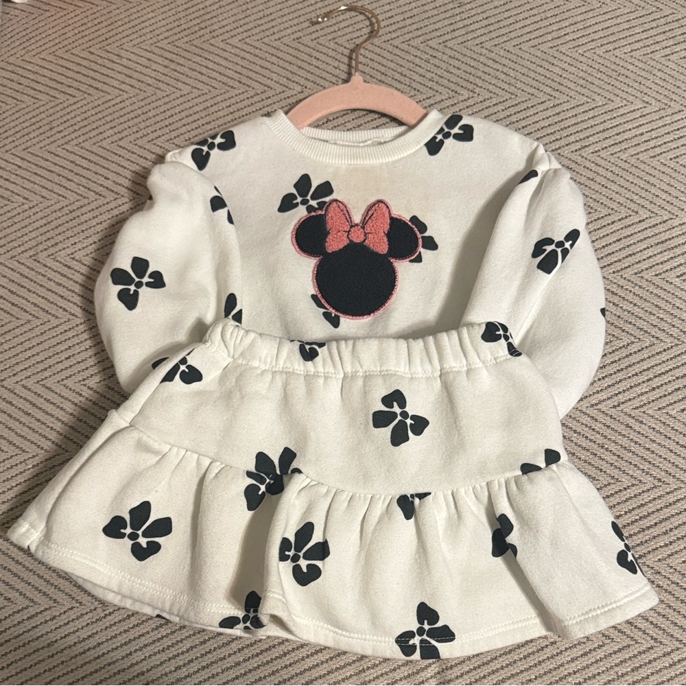 Disney Minnie Mouse girls' fleece sweatshirt and skort set.